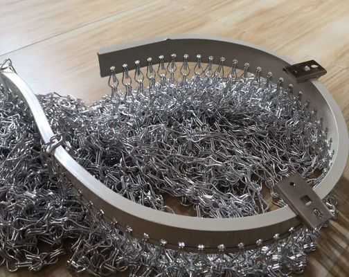 Aluminiowy typ łańcucha Dobre działanie wentylacyjne Dekoracja wnętrz Strop przegrodowy