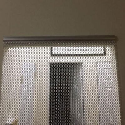 Metalowe zasłony z hakami aluminiowymi do dekoracji wnętrz sufitu