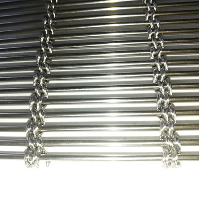 Dekoracyjny 3D ze stali nierdzewnej Woven Metal Mesh Screen For Artistic Ceiling Design Industrial Aesthetic