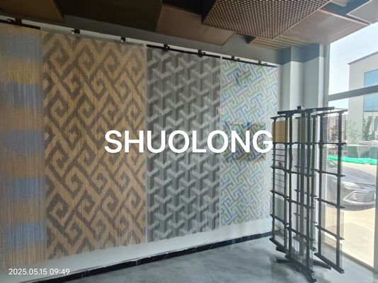 Niestandardowa aluminiowa kurtyna łańcuchowa z szynami i innymi elementami