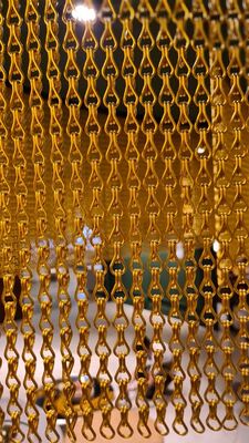 Wytrzymały aluminiowy łańcuch motoryzacyjny o średnicy 1,2 mm i 60% otwartej powierzchni dla optymalnej wentylacji i rozmiarze haków 12x24 mm