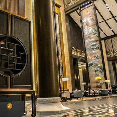 Dobra elastyczność architektoniczna siatka ze stali nierdzewnej o średnicy kabla 2,5 mm X 4 i powierzchni platerowanej antycznym brązem do fasad budynków