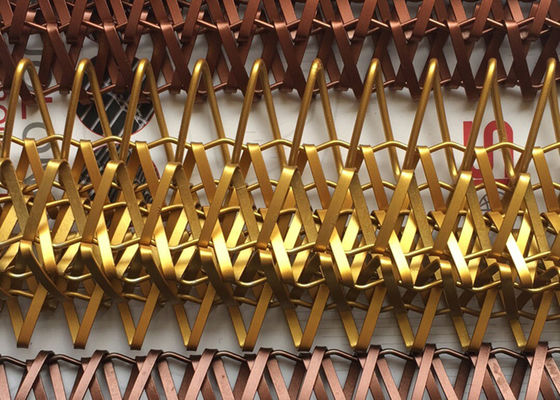 36-metrowy metalowy splot spiralny z siatki drucianej Fasada dekoracyjna przenośnika