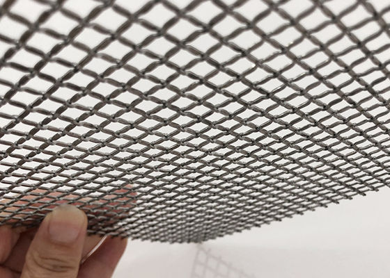 Natural Color 2.5mm Tłoczona siatka Crimp Wire Mesh Metalowy ekran do drzwi szafy